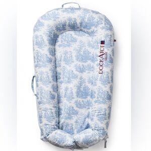 RARE Dockatot Deluxe + Toile de Jouy Dusty Blue, VGUC (Dock-a-Tot)